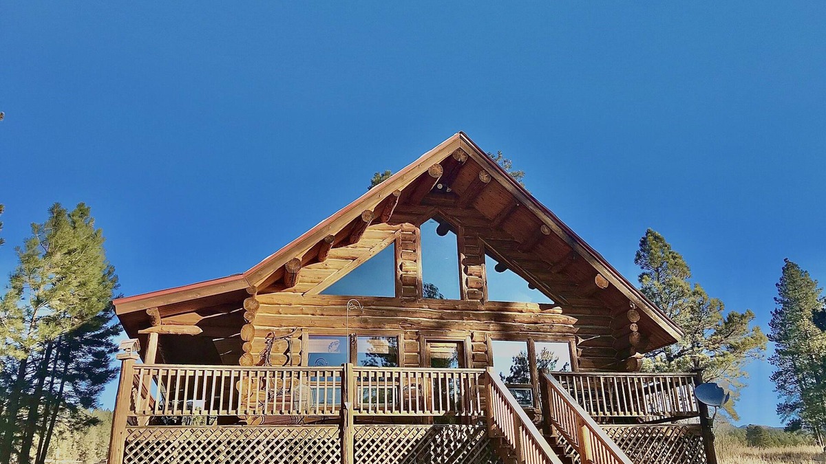 San Juan River Village Cabin | Hummingbird Haven/Cozy Log Cabin/Skiing/Free WiFi