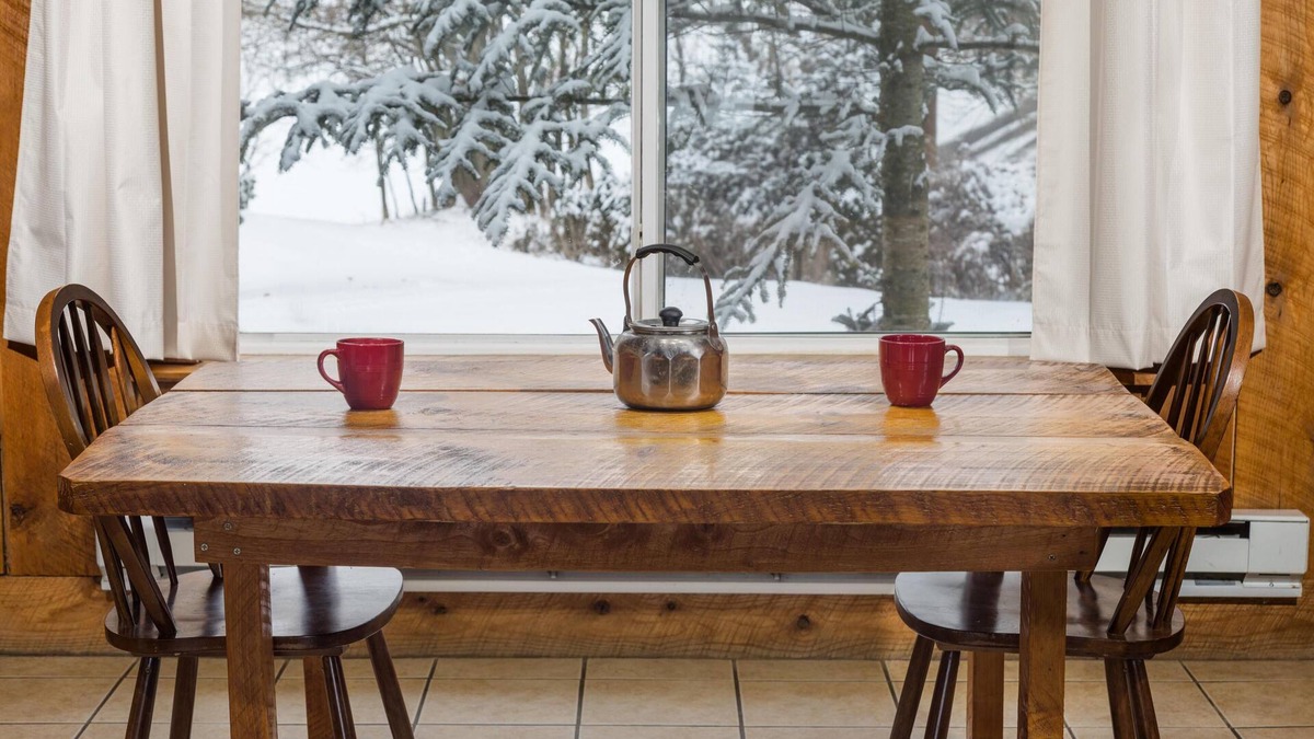 Lakeville Cottage | Hummingbird Hideaway