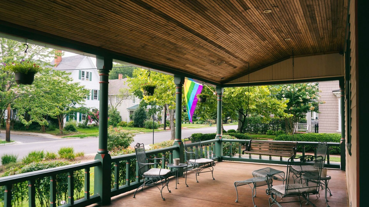 Easton Bed & Breakfast | Hummingbird Inn
