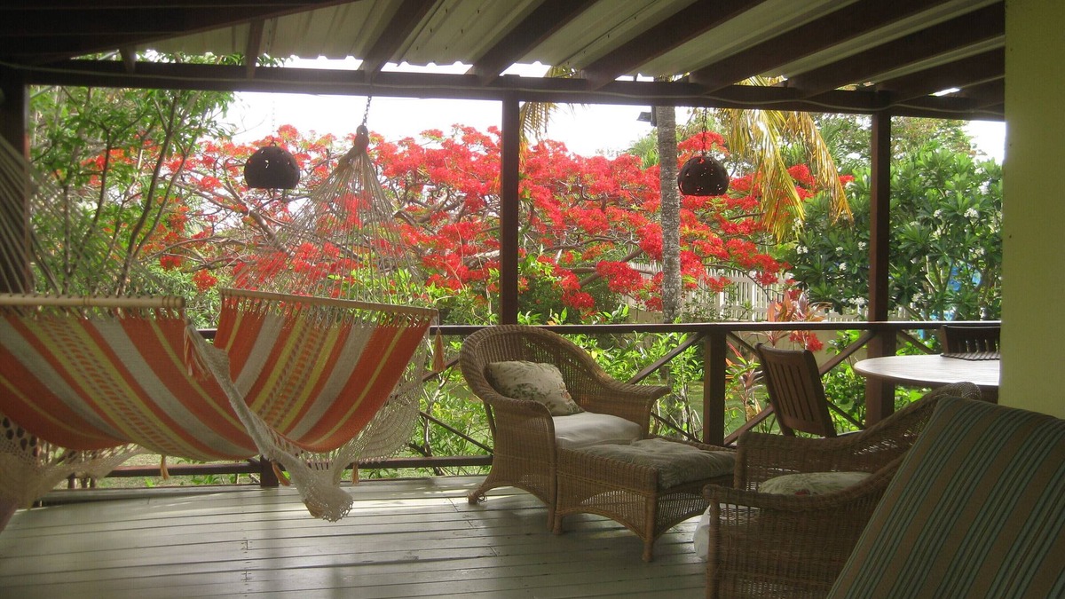 Porters Cottage | Hummingbird Nr Holetown 2 bed with pool