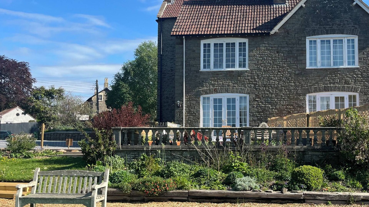 Temple Cloud Cottage | HUMPHRESTON HOUSE, pet friendly, with open fire in Temple Cloud