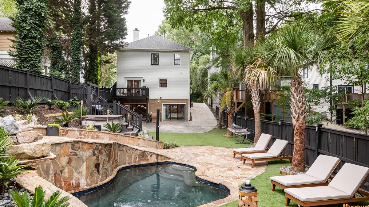East Side House | [Huna House] Heated Pool, Hot tub, Firepit