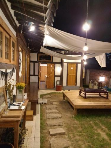 Mokpo House | Hundred Years Hanok
