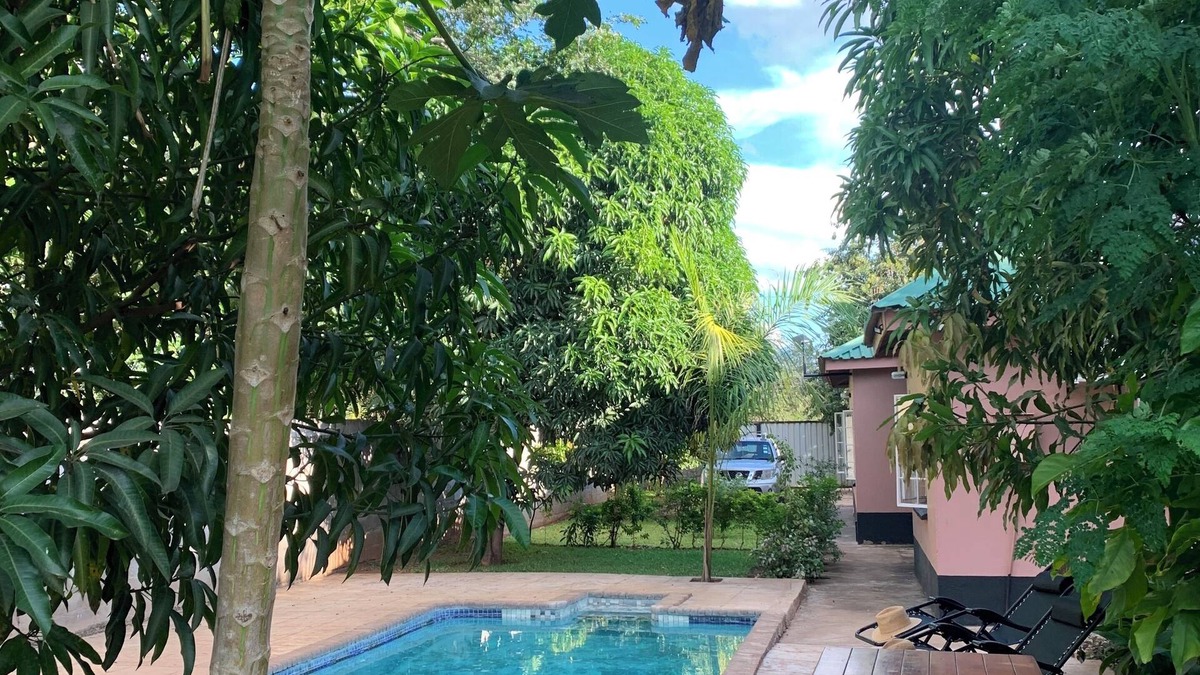 Victoria Falls Villa | Hungwe House Victoria Falls