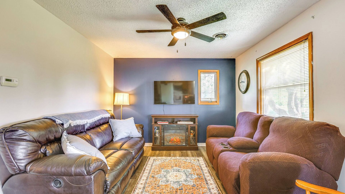 Chapman Cottage | Hunt & Fish: Peaceful Country Escape in Chapman!