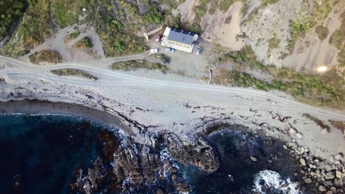 Wellington House | Hunter Bay Bach absolute beachfront
