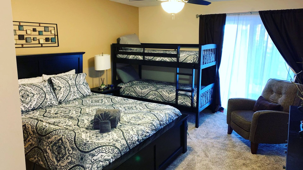 Hunter Condo | HUNTER MOUNTAIN HAVEN Ski On/Ski Off 2 Bdrm Condo with SAUNA and Fireplace