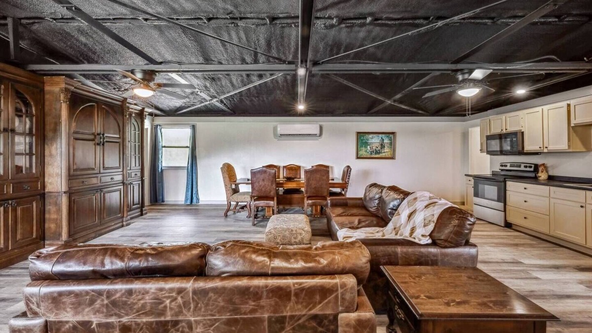 Paluxy Cabin | Hunter's Cabin-Cedar Point Cabin