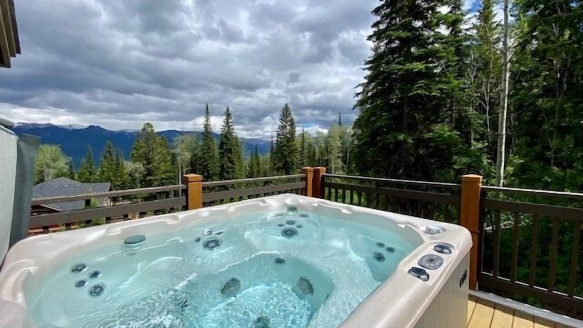 Golden Condo | Hunter's Hideaway: 1 bedroom top level, cozy mountain condo