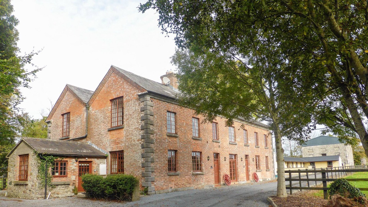 Piltown Cottage | HUNTER'S LODGE, family friendly, with open fire in Piltown