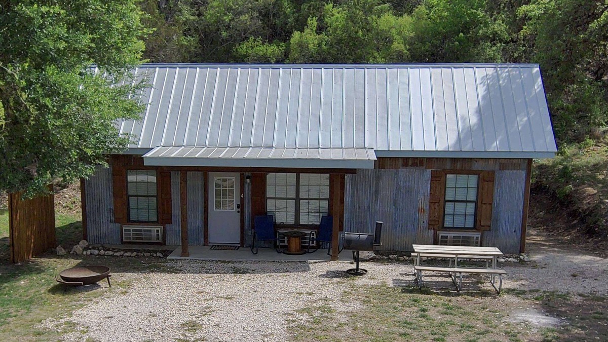 Concan Cabin | Hunter's Ridge Cabins - 4