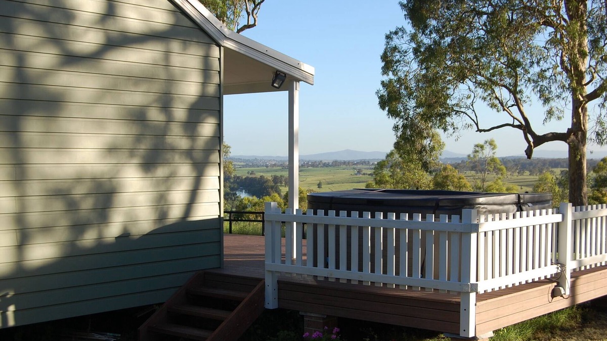 Rosebrook Cottage | Hunter Valley - Romantic luxury spa cottage - awesome views Cadair Cottage No 2