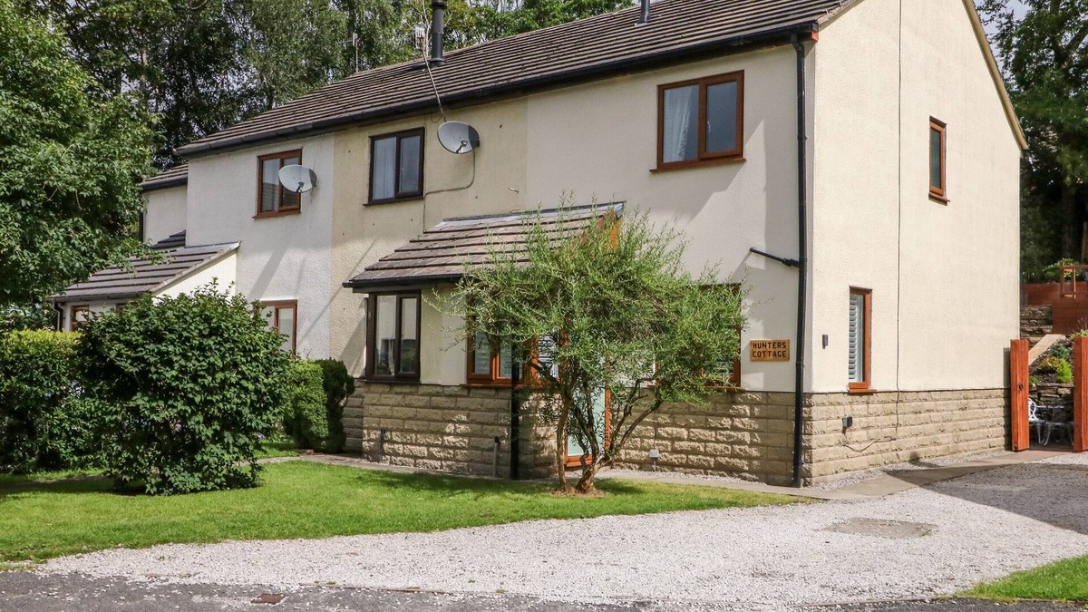 Chinley Cottage | HUNTERS COTTAGE, family friendly, with a garden in Chinley