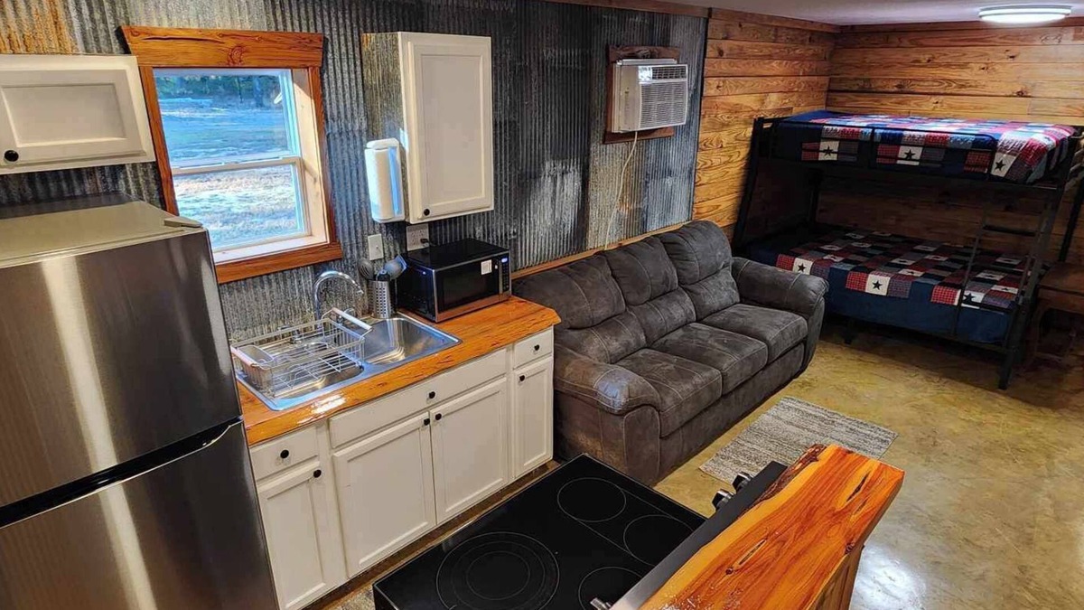 Fairbanks House | Hunters & Heroes Hideaway. Cozy barn studio in tranquil Loch Arbor area.