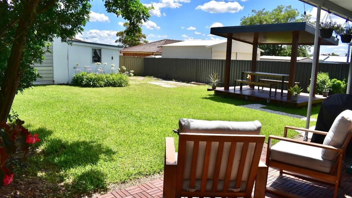 Cessnock House | Hunter’s Hideaway - Close to all amenities and wineries