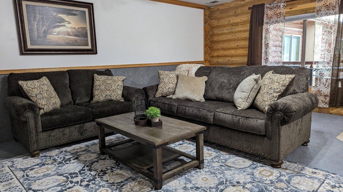 Hot Springs Cabin | Hunters Lodge in Custern18+ guests - 8 bedrooms - 18 beds - 6 baths