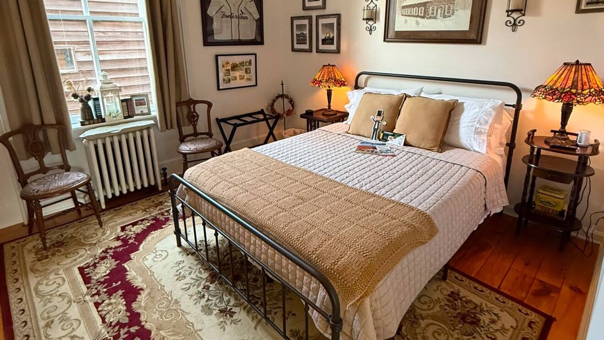 Gettysburg Bed & Breakfast | Hunterstown Suite in charming Olinger House B&B in historic, downtown Gettysburg