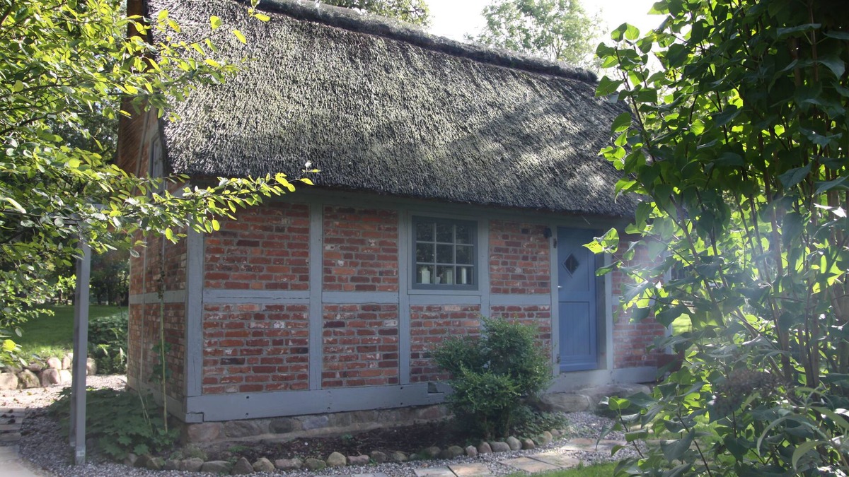 Schierensee House | Hunting lodge under thatch on an idyllic horse farm