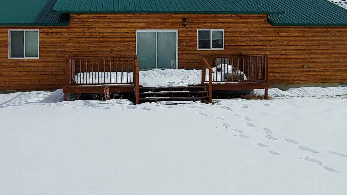 Salmon Cabin | Hunting ~n~ Hooks Getaway