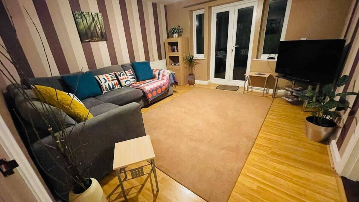Huntingdon House | Huntingdon 6 beds Free parkingn