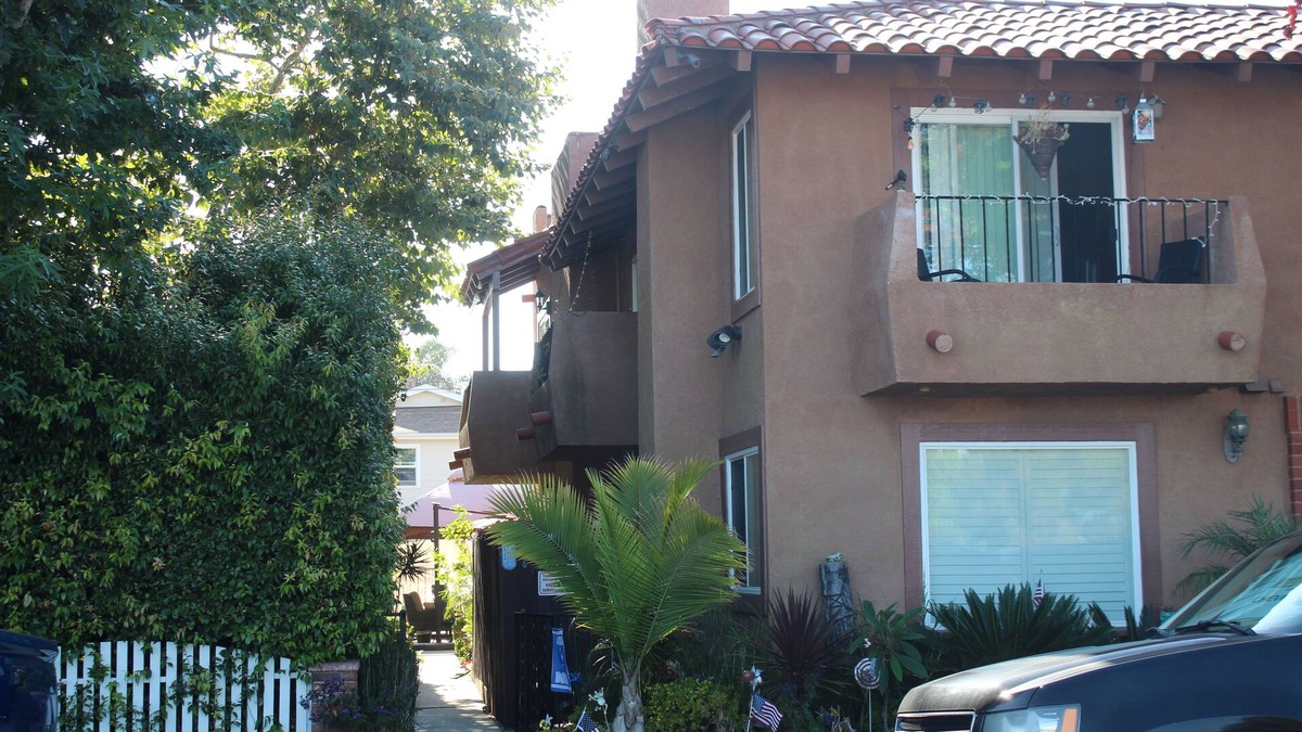 Huntington Beach House | Huntington Beach Townhome style apartment, close to pier, beach and Pacific City
