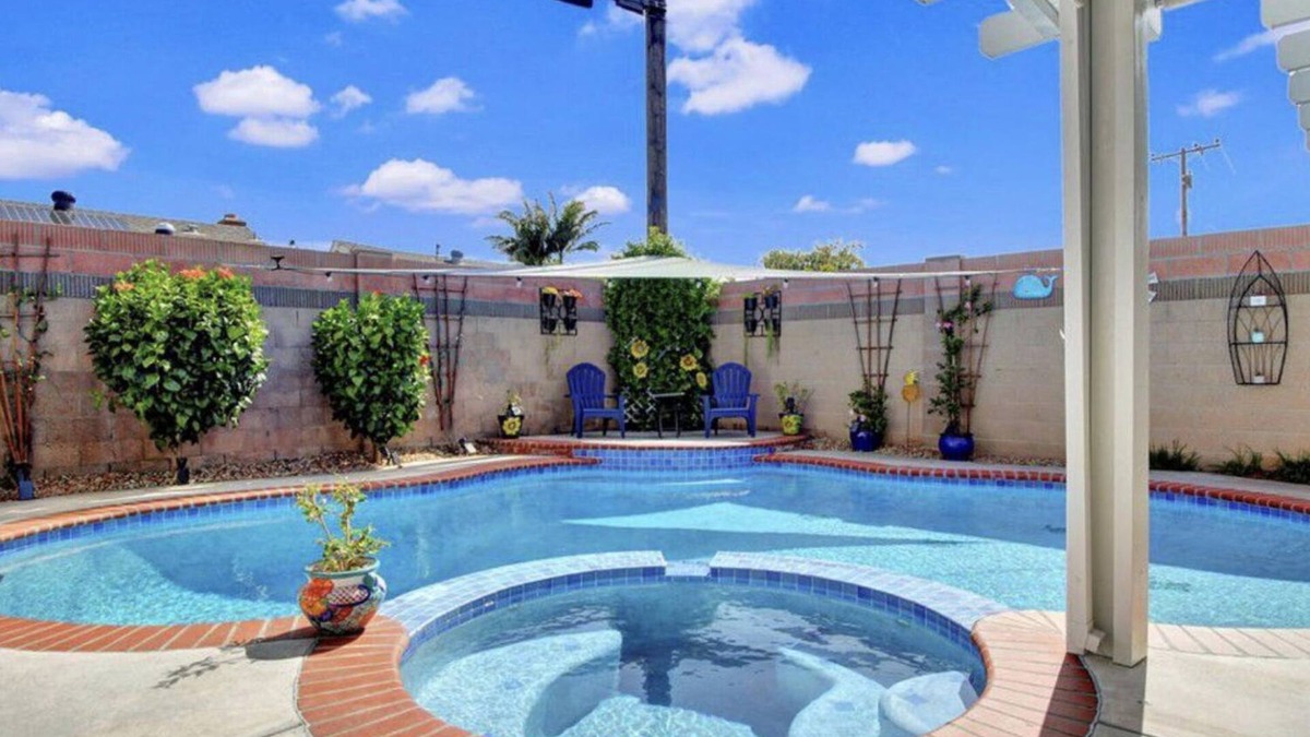 Huntington Beach House | Huntington Beach 2 bedroom house close to the beaches with a pool and spa.