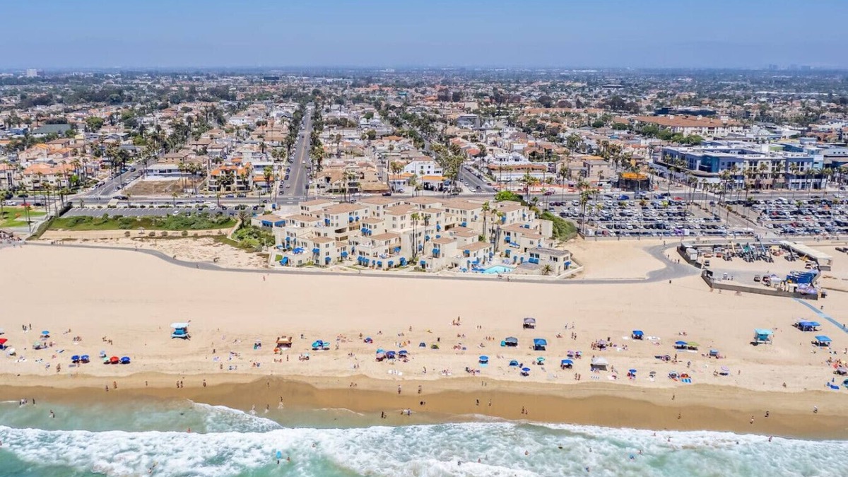Santa Ana Heights Apartment | Huntington Hideaway on the Sand