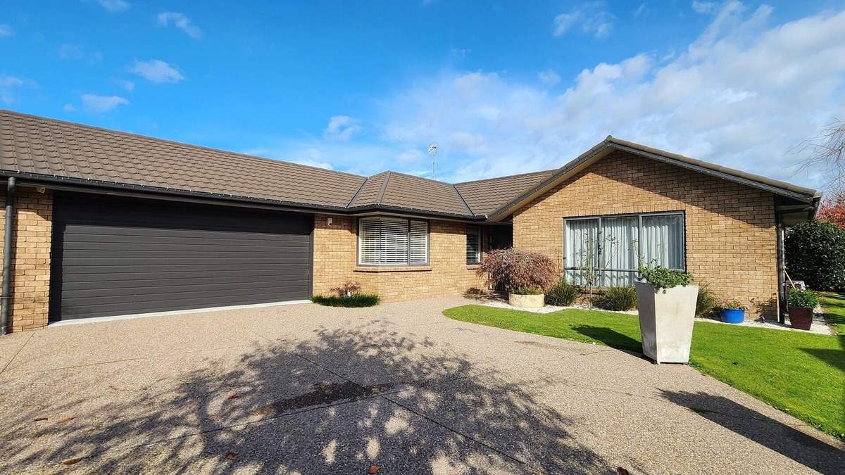 Hamilton House | Huntington Honey - Where every stay feels like home