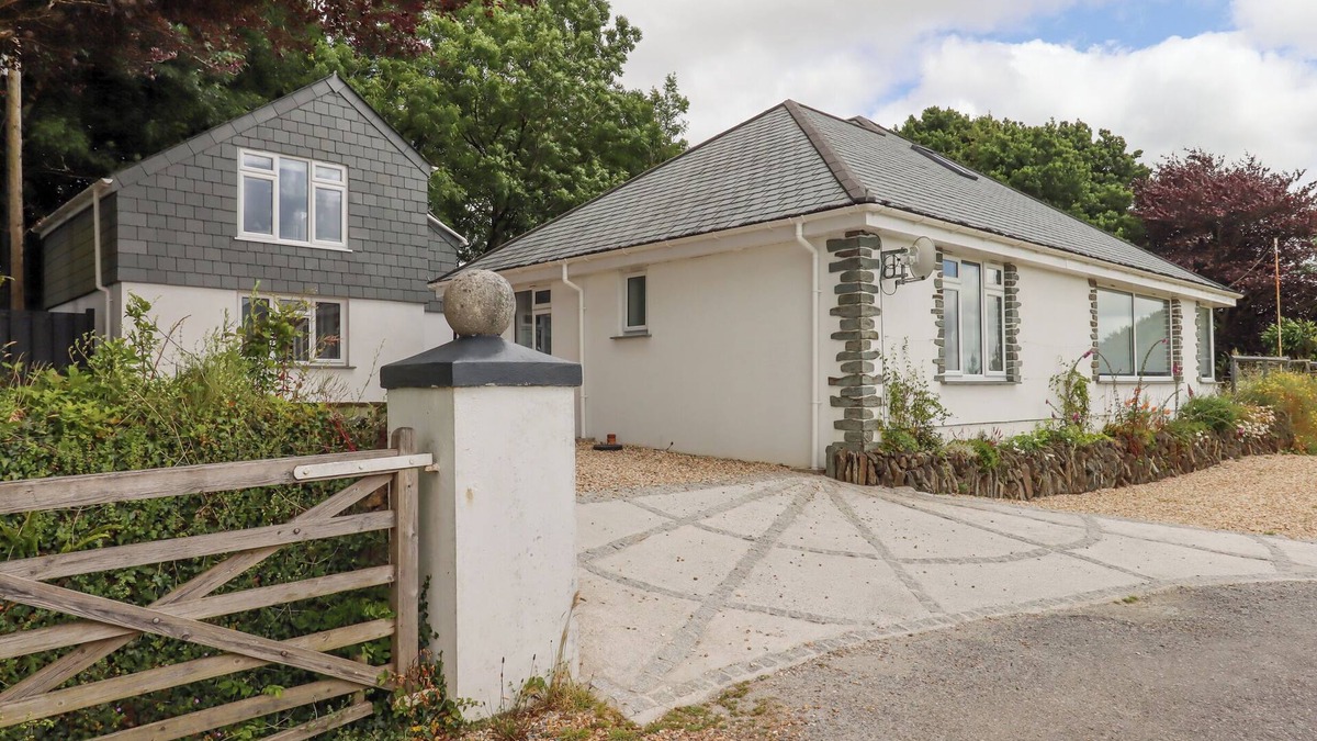 Tavistock House | HURDWICK LODGE, pet friendly, character holiday cottage in Tavistock