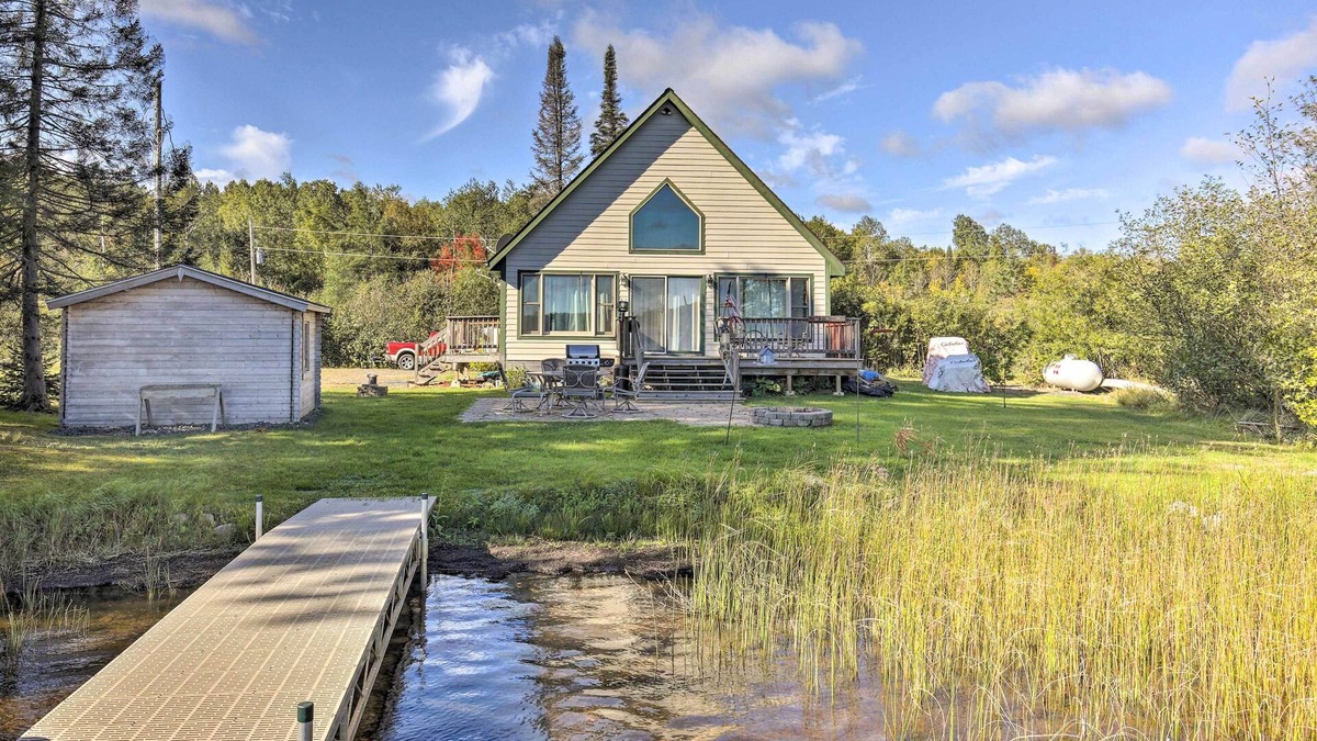 Pine Lake Cabin | Hurley Lakefront Hideaway w/Fire Pit & Dock!
