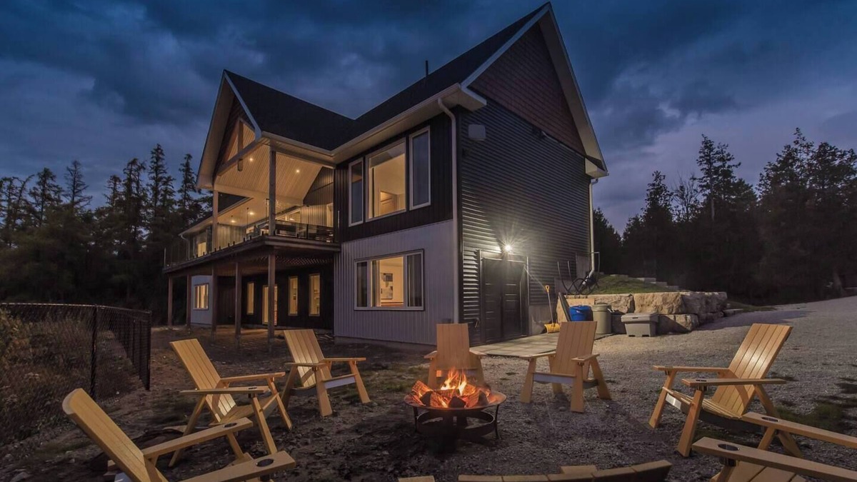 South Bruce Peninsula Cottage | Huronia Luxury: Lakefront Views & Game Room!