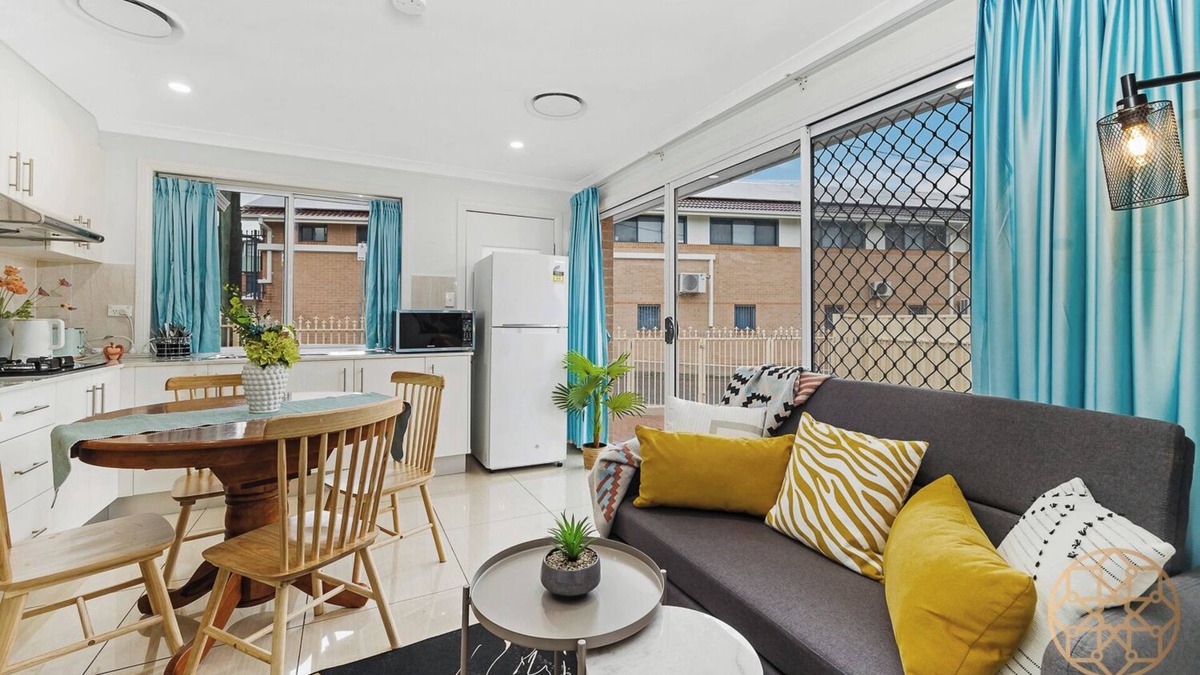 Hurstville Apartment | Hurstville 2Br Granny flat near Shopping & Train