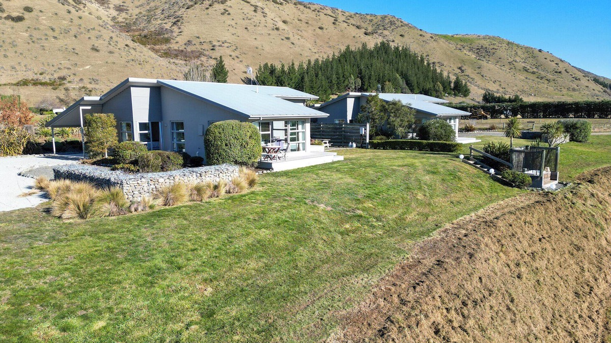 Hurunui House | Hurunui River Retreat - Tussock Cottage