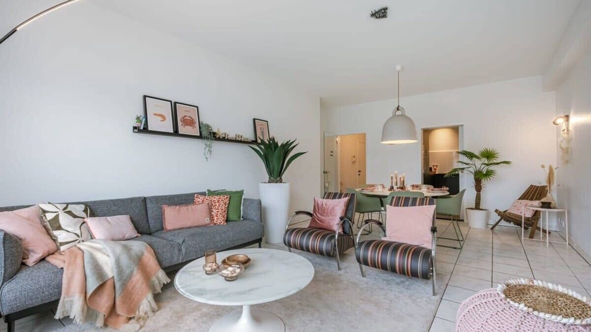 Heist Apartment | Huswell - Boulevard apartment near the beach