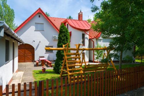 Orvenyes Apartment | Huszár vendégház