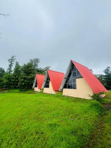 Ahwa Hotel | Huts And Hunters Resort Saputara