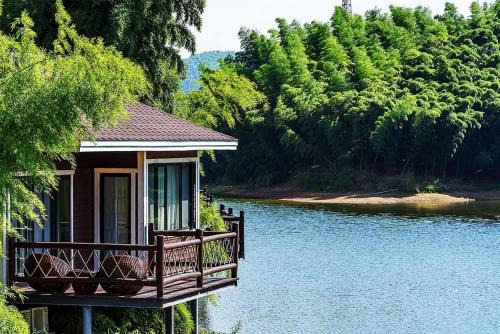 Wuxing Hotel | Huzhou Xisaishanqian Wooden Villa Hotel