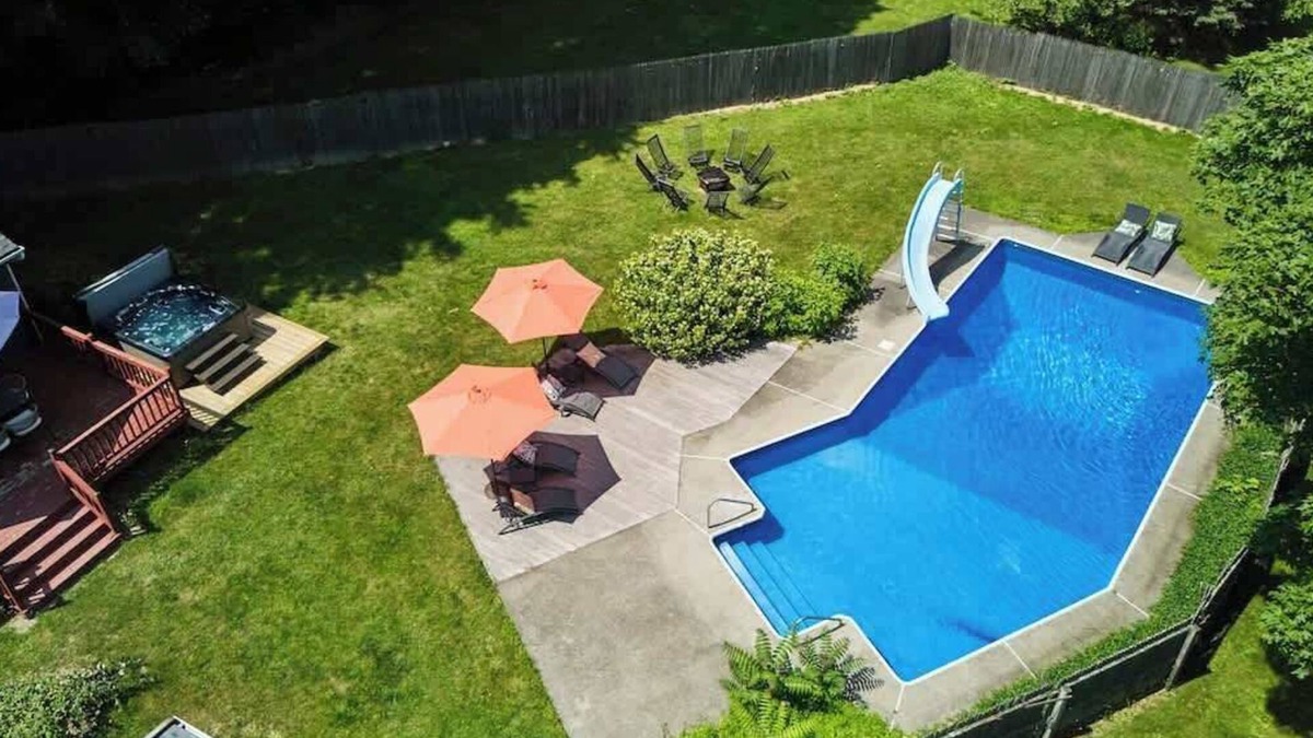 Poughkeepsie House | HV Spacious Retreat sleeps 13 w/Hot Tub
