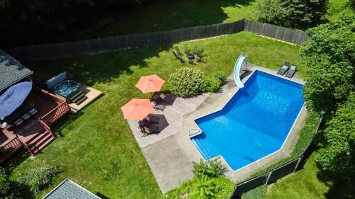 Poughkeepsie House | HV Spacious Retreat sleeps 13 with pool and hot tub
