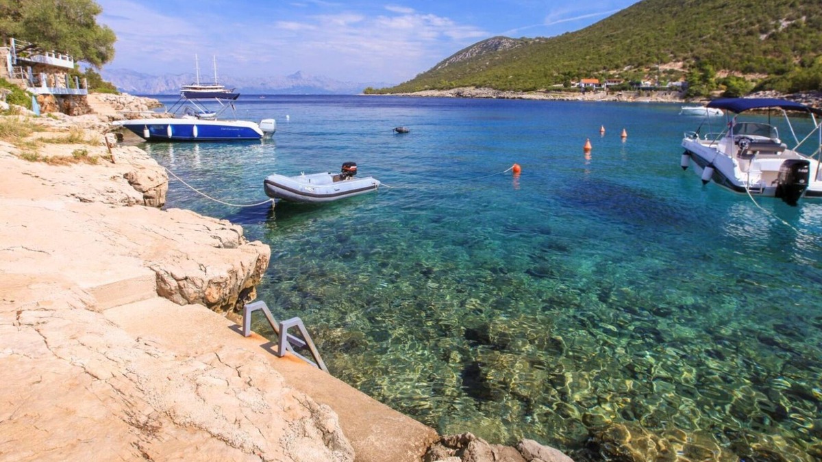 Pokrivenik House | Hvar, Zarače Family house with terrace, barbecue and outdoor kitchen, 50 m from the beach