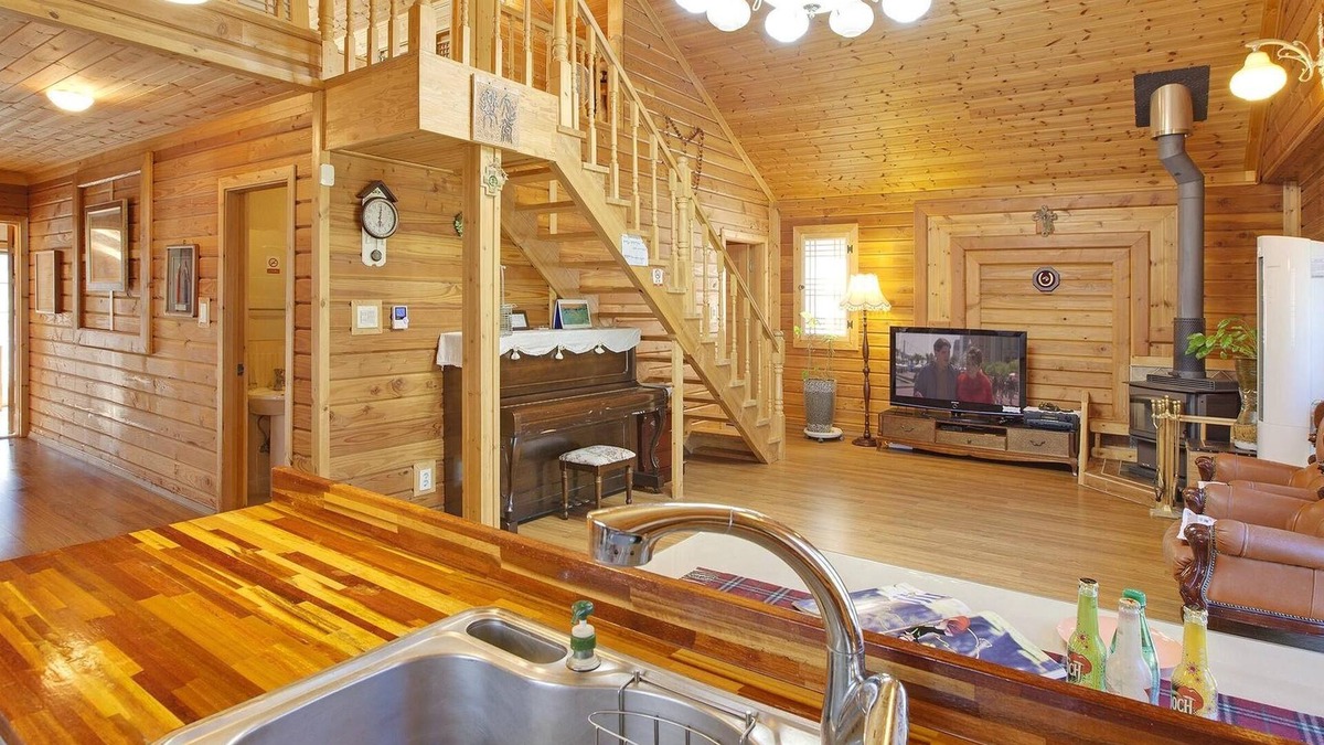 Hwacheon House | Hwacheon Parprika Yellow Pension