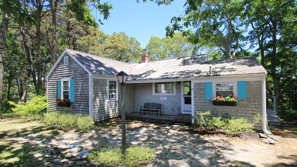 Hyannis Port House | Hyannis Port 2BR Cottage w/King Bed. Ocean Views & Access to 3 Ocean Beaches!