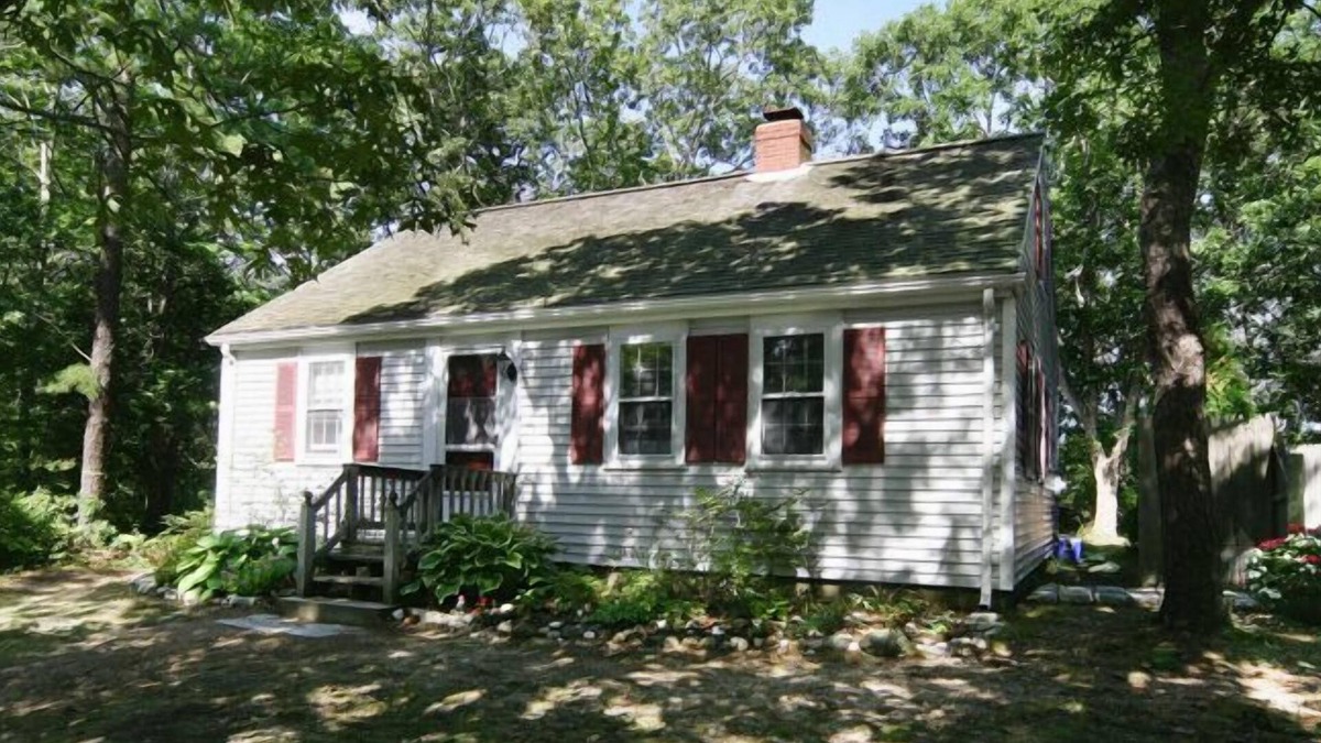 Hyannis Port House | Hyannis Port Cottage with Access to 3 Beautiful Ocean Beaches!