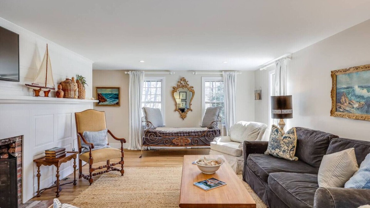 Hyannis Port House | Hyannisport with Huge Lot