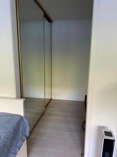 Faervik Apartment | Hybel leies ut plass til 3