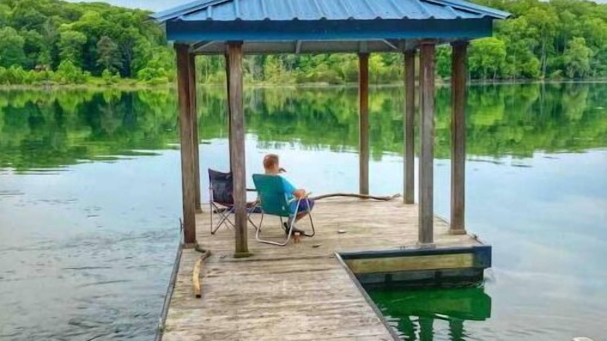 Pittsville Cottage | Hycliff Lodge- 3 br, 2 ba Waterfront Getaway