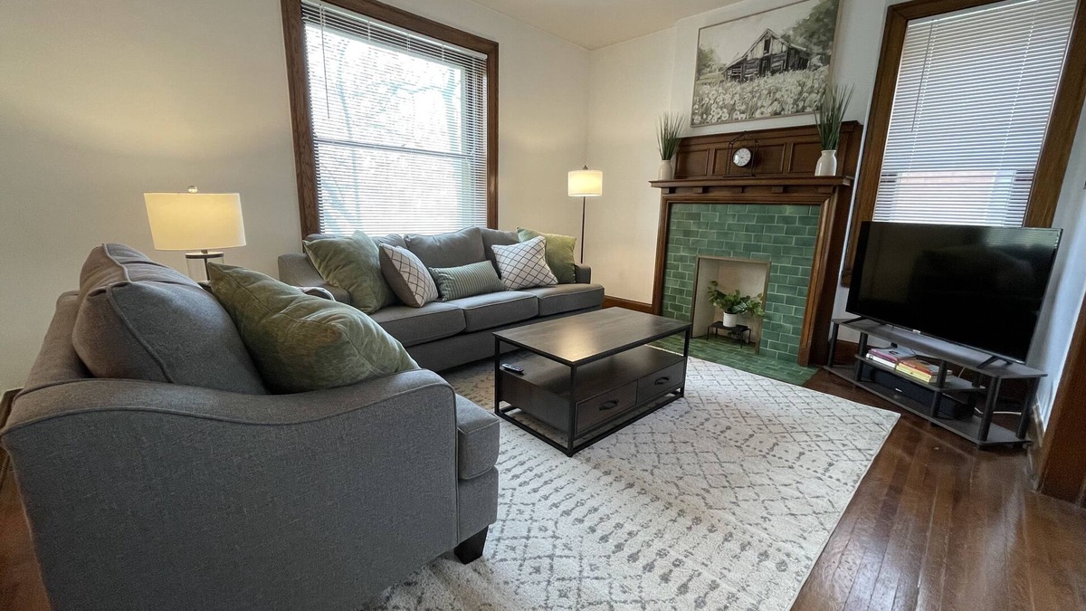 Hyde Park Apartment | Hyde Park 2B/1B, quiet, walkable, and central to everything