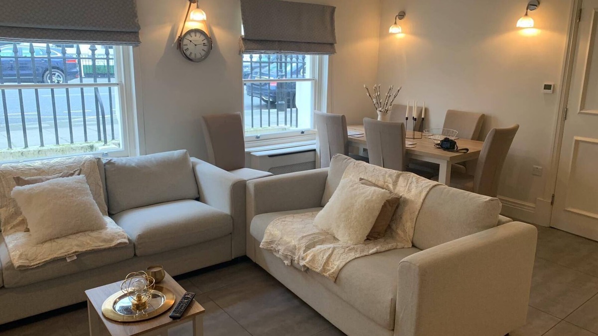 Bayswater Villa | Hyde Park 4 Bedroom Villa