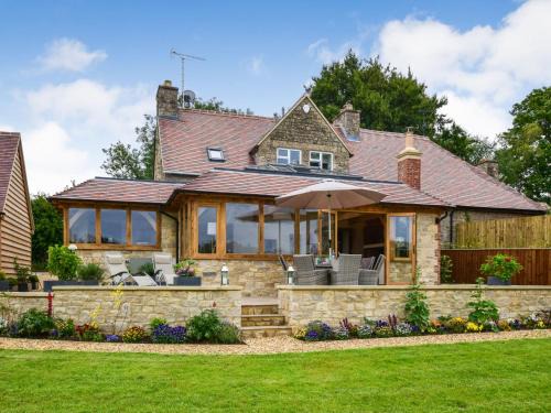 Minchinhampton House | Hyde Tyning Cottage