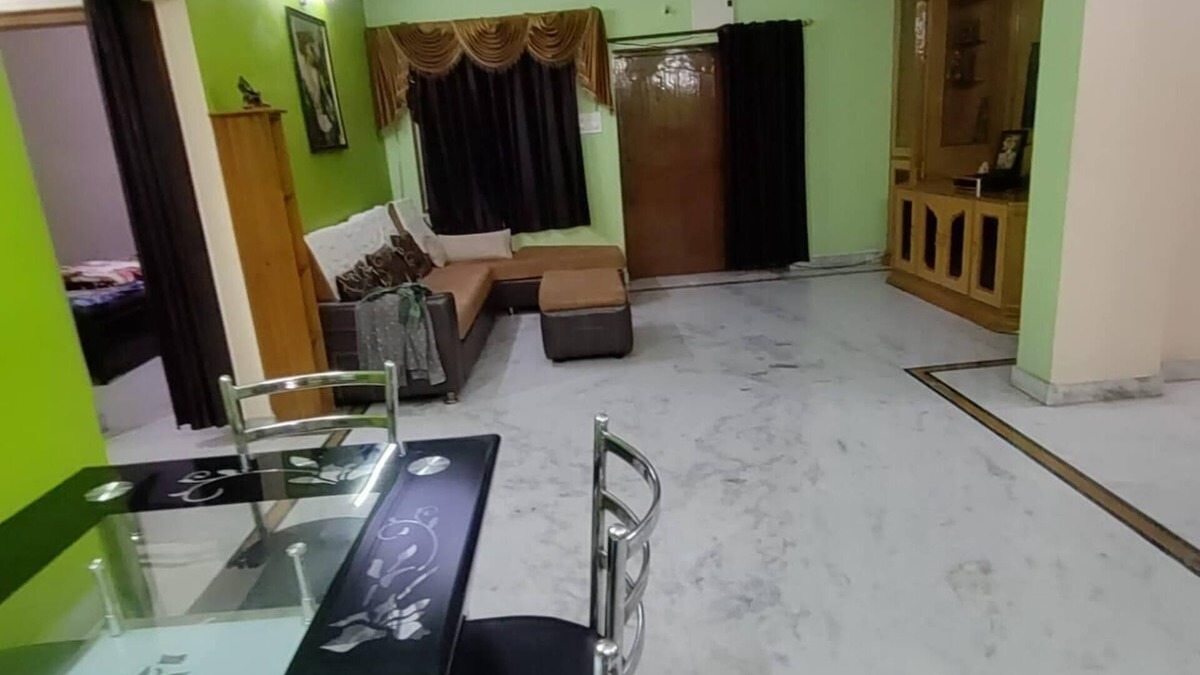 Ameerpet Apartment | Hyderabad Serenity Retreat - 3 Bdrm Apartment